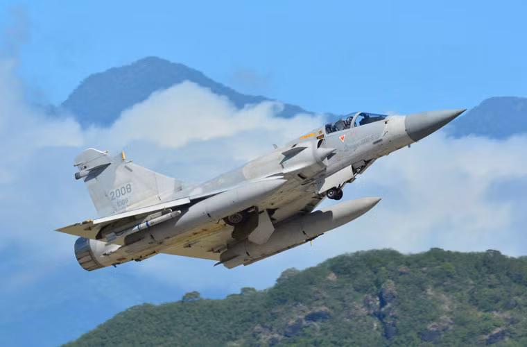 Do tai nạn mà hiện tại Không quân Đài Loan chỉ còn duy trì 47 chiếc chiến đấu cơ Mirage 2000-5EI một chỗ ngồi (số lượng mua ban đầu là 48).