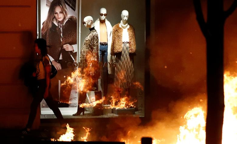 Roger Torrent, Chủ tịch Quốc hội Catalan, đã lên án tình hình bạo lực tại Catalan: “Những hành động này không đại diện cho chúng ta. Chúng ta phải tránh xa những hành vi bạo lực".