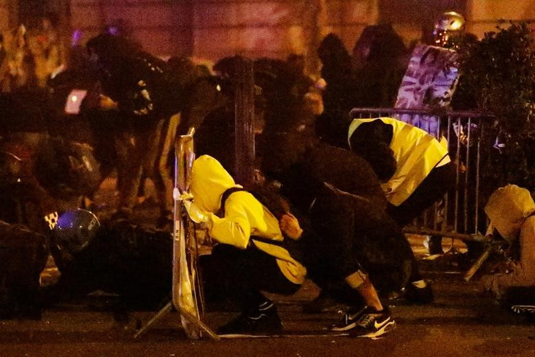 Trước đó, ngày 14/10, Tòa án tối cao Tây Ban Nha kết án 9 nhà lãnh đạo phe ly khai người Catalonia từ 9 đến 13 năm tù. Các bị cáo phe ly khai bị kết án xúi giục cuộc trưng cầu dân ý bất hợp pháp vào năm 2017.