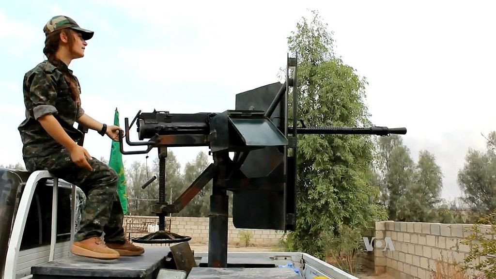 “Ngam trom” ve dep cac nu binh nguoi Kurd tren chien truong-Hinh-4