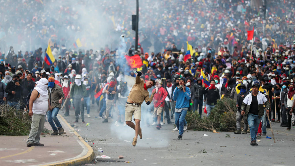 Ông Moreno cho biết các khoản trợ cấp trị giá 1,3 tỷ USD của chính phủ hàng năm đã vượt quá khả năng chi trả. Việc loại bỏ các khoản trợ cấp, được giới thiệu vào những năm 1970, là một phần trong kế hoạch của ông nhằm củng cố nền kinh tế đang phát triển của Ecuador và giảm bớt gánh nặng nợ nần. Ảnh: Reuters.