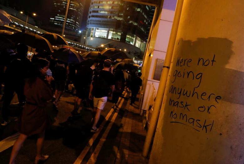 Lệnh cấm đeo khẩu trang, mặt nạ trong các cuộc biểu tình ở Hong Kong có hiệu lực từ ngày 5/10.