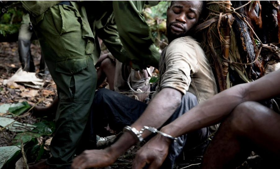 Một thợ săn bị bắt giữ trong vườn quốc gia Salonga. Mời độc giả xem thêm video: Xung đột bùng phát tại Congo hồi năm 2013 (Nguồn: VTC14)