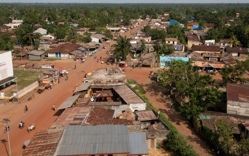 Nhu cầu thịt thú rừng ngày càng tăng ở các thành phố khiến hoạt động săn bắn được đẩy mạnh. Các nhà nghiên cứu và người dân địa phương cho biết, thực trạng này tác động lớn đến số lượng các loài động vật hoang dã ở Congo.