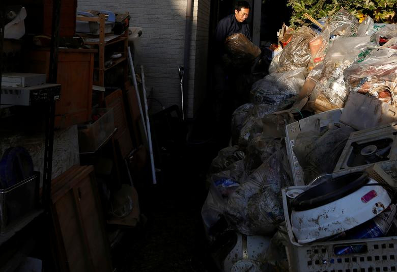 Nhật Bản tuyên bố chính quyền sẽ trích 6,5 triệu USD từ quỹ dự phòng khẩn cấp để giúp người dân khắc phục hậu quả của siêu bão Hagibis.