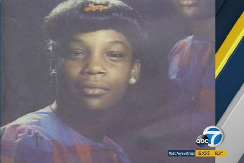 "Hệ thống pháp lý này thực sự không công bằng. Họ đã giết cháu gái của tôi", bà của Harlins bức xúc bên ngoài phòng xử án. Ảnh: ABC7.