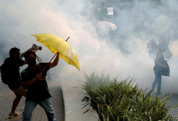 Cuộc biểu tình bạo lực mới nhất bùng phát chỉ vài ngày sau khi Hội đồng lập pháp Hong Kong chính thức hủy bỏ dự luật dẫn độ gây tranh cãi, điều đã châm ngòi làn sóng biểu tình tại đặc khu này suốt nhiều tháng qua.