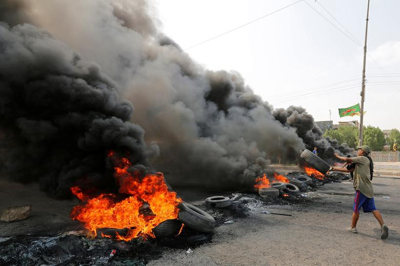 Lực lượng an ninh Iraq đã tăng cường hiện diện ở trung tâm thủ đô Baghdad và triển khai lực lượng tới thành phố Sadr để phong tỏa Quảng trường Tahrir.