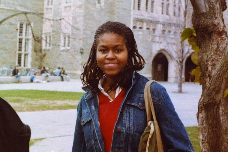 Sau khi tốt nghiệp trường Trung học Whitney Young năm 1981, bà Michelle theo học chuyên ngành Xã hội học tại Đại học Princeton. Ảnh: Bà Michelle tại Princeton. Ảnh: RA.