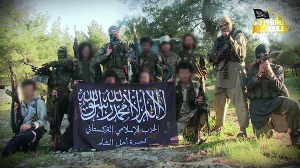 Ngoài ra, thủ lĩnh của phiến quân TIP và nhóm liên minh thánh chiến Hayat Tahrir al-Sham được cho là đã gặp nhau tại Jisr Al-Shughour để thảo luận về kế hoạch đối với với lực lượng chính phủ Damascus. Ảnh: Twitter.