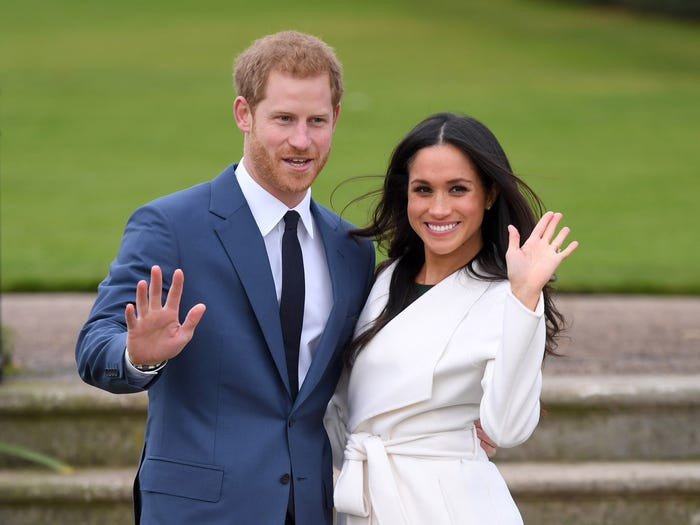 Hoàng tử Harry và bạn gái Meghan Markle thông báo về lễ đính hôn tại Cung điện Kensington ngày 27/11/2017.