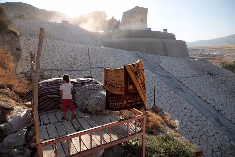 Dot nhap thi tran 12.000 nam tuoi sap bi pha o TNK-Hinh-11