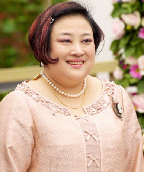 Tuy nhiên, ông Vajiralongkorn đã đệ đơn ly dị bà Soamsawali lên Tòa án Gia đình vào tháng 1/1993. Họ chính thức "đường ai nấy đi" vào tháng 7/1993. Dù vậy, sau khi ly hôn, Công chúa Soamsawali và con gái vẫn là thành viên hoàng gia. Ảnh: Wikipedia.