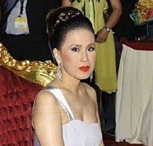 Tháng 2/1994, ông Vajiralongkorn, khi đó là Thái tử, kết hôn với nữ diễn viên xinh đẹp Yuvadhida Suratsawadee. Trước đó, hai người đã có với nhau 5 người con từ năm 1979 đến 1987. Ảnh: Alchetron.