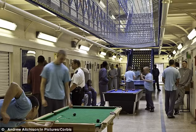 Mãi đến ngày 12/5/2017, Bộ Nội vụ Anh xác định Minh là nạn nhân của chế độ nô lệ hiện đại. Ngày 14/6/2017, cậu được rời khỏi trung tâm di trú và vào nhà tình thương do tổ chức từ thiện Salvation Army sắp xếp. Ảnh: Corbis.