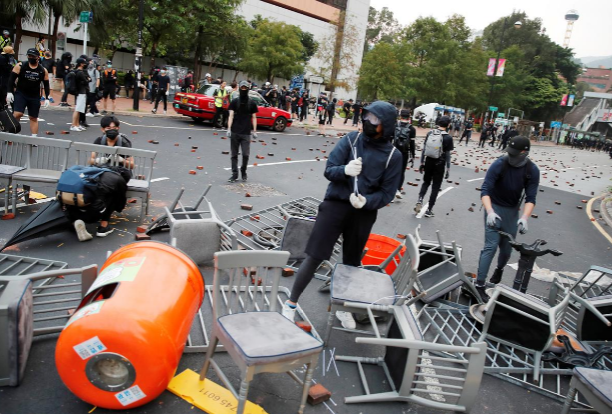 Đụng độ giữa cảnh sát và người biểu tình quá khích đã xảy ra cuối tuần qua.