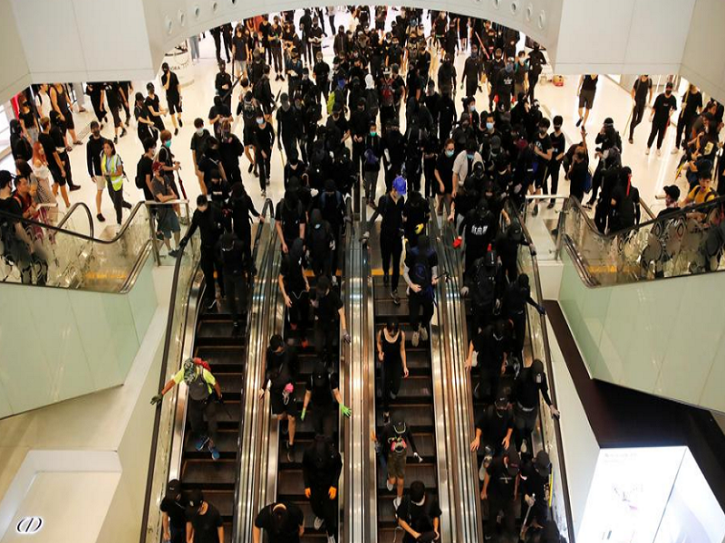 Theo Reuters, hơn 2.300 người biểu tình đã bị bắt giữ kể từ tháng 6/2019. Bà Lâm cho biết thêm, từ tháng 9 đến nay, gần 40% trong số những người bị bắt ở độ tuổi dưới 18.