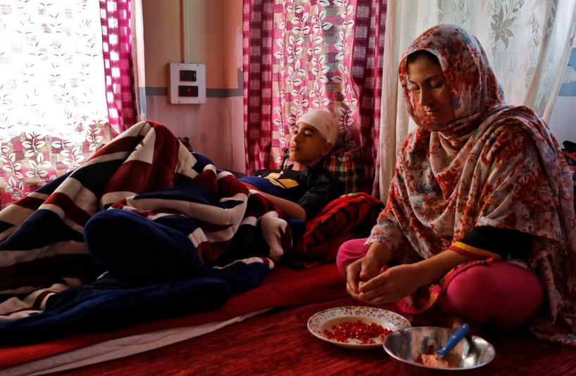 Irshad, 15 tuổi, bị trúng đạn của lực lượng an ninh Ấn Độ trong cuộc biểu tình.