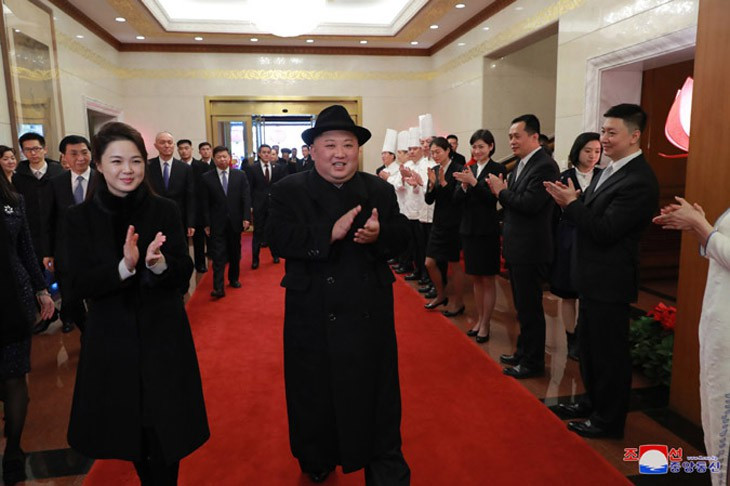 Vợ chồng nhà lãnh đạo Kim Jong-un được chào đón nồng nhiệt tại Trung Quốc hồi tháng 1/2019. Ảnh: KCNA. 