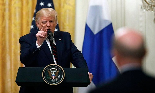 Tong thong Trump noi ly do hoan vien tro quan su Ukraine