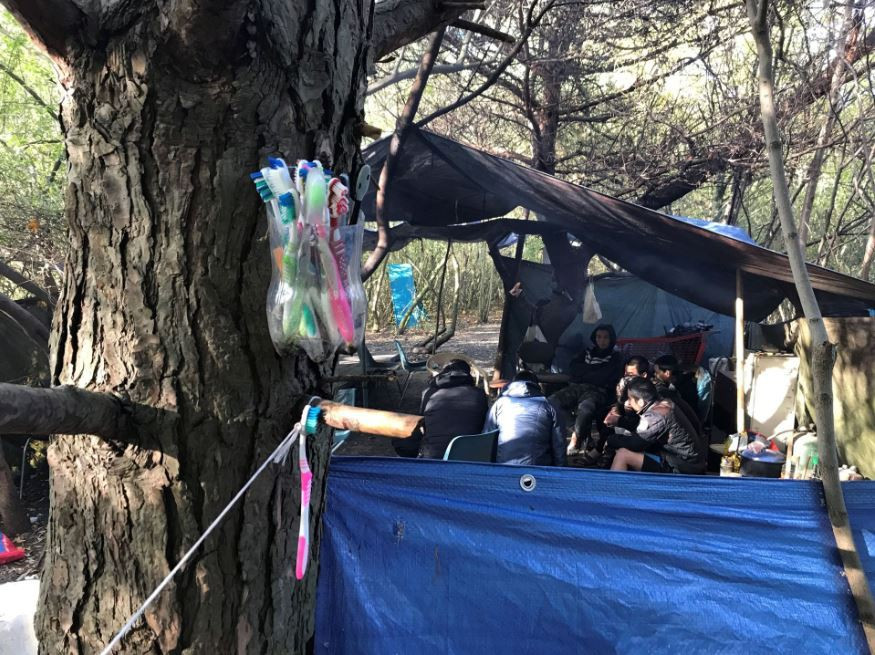 Nguoi Viet lam gi truoc cac chuyen vuot bien moi dem sang Anh?-Hinh-18