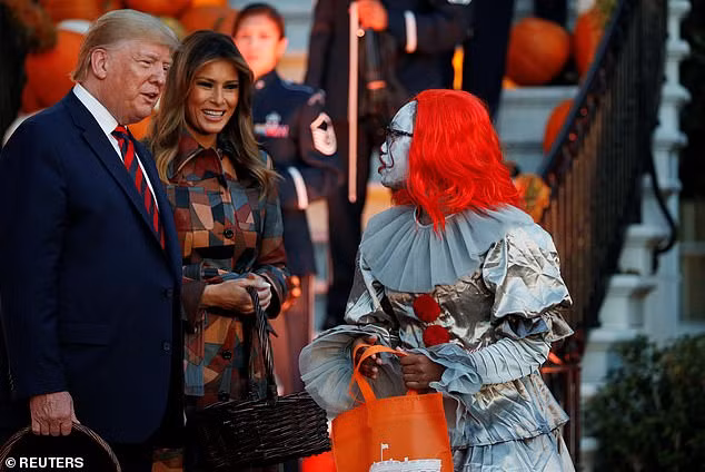 Nhà Trắng cho biết, sự kiện có sự tham dự của các thành viên gia đình quân nhân Mỹ và các em nhỏ địa phương.