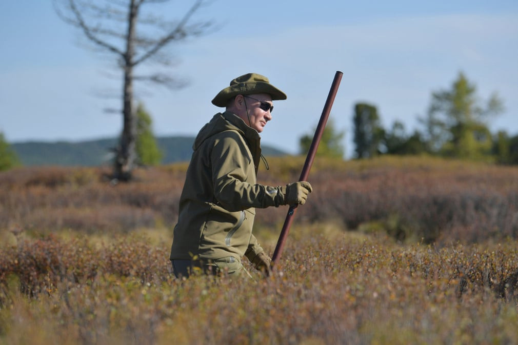 Theo Sputnik, Tổng thống Putin thường đón sinh nhật tại nơi làm việc. Đôi khi, ông nghỉ một ngày để dành thời gian bên người thân và bạn bè.