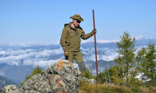 Hôm 7/10/2019 là ngày sinh nhật lần thứ 67 của Tổng thống Putin. Trước thềm sinh nhật tuổi 67, nhà lãnh đạo Nga đã "tự thưởng" cho mình chuyến dã ngoại tại khu rừng taiga ở Siberia cuối tuần qua. (Nguồn ảnh: Sputnik/AP)