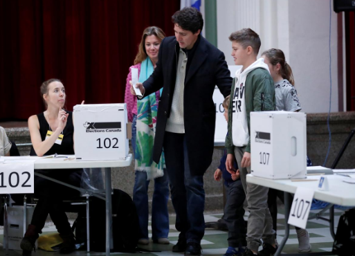 Thu tuong Trudeau “loi nguoc dong” trong cuoc bau cu Canada-Hinh-7