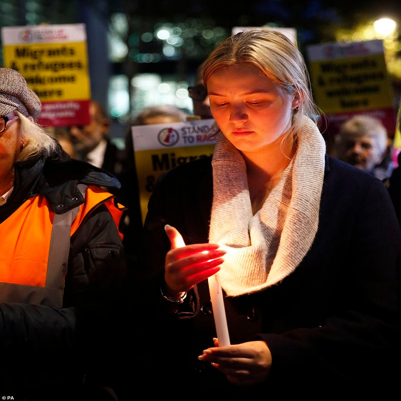 Xuc dong nguoi Anh tuong niem 39 nan nhan chet trong xe tai