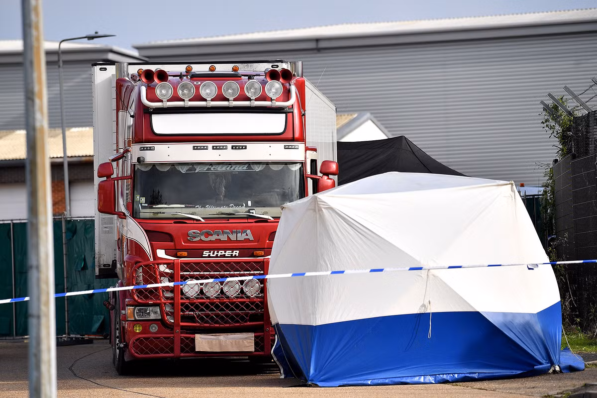 Theo giới chức Bỉ, nghi phạm thứ 5 này chính là tài xế chở 39 người di cư từ Pháp tới Bỉ, trước khi các nạn nhân xấu số được tìm thấy đã tử vong ở hạt Essex của Anh. Ảnh: People.