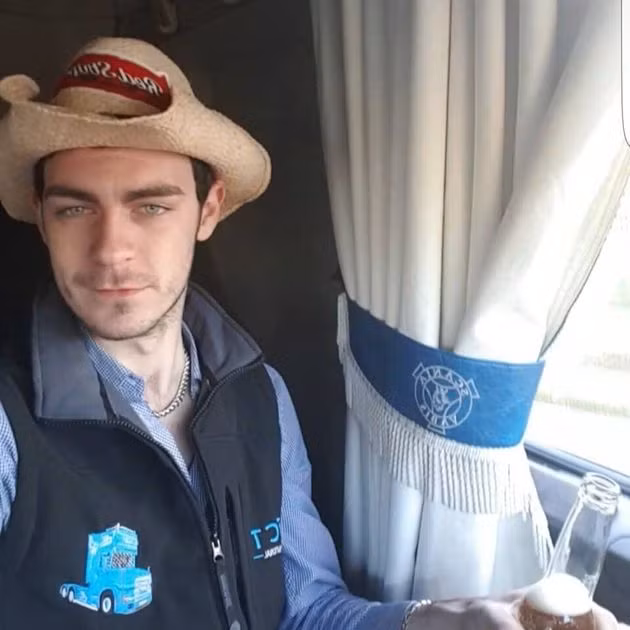 Được biết, cảnh sát Anh đã tiến hành truy tố đối với Maurice Robinson. Tài xế 25 tuổi này sẽ xuất hiện tại tòa sơ thẩm Chelmsford hôm 28/10 với các cáo buộc ngộ sát, âm mưu buôn người, âm mưu hỗ trợ nhập cư bất hợp pháp và rửa tiền. Ảnh: HP.