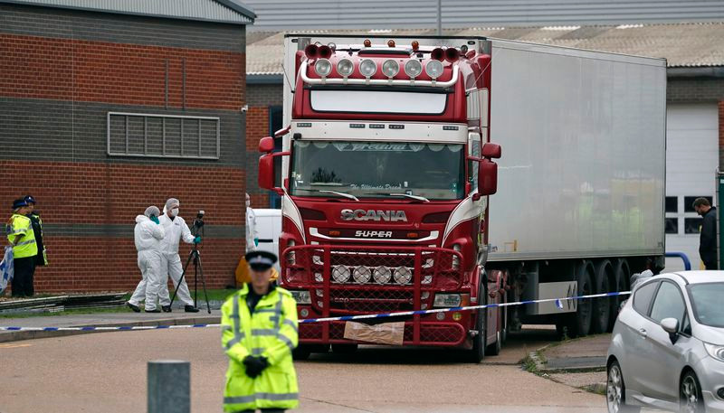 Nghi phạm thứ tư là một người đàn ông 46 tuổi đến từ Bắc Ireland, bị bắt giữ tại sân bay Stansted hôm 25/10 do liên quan tới hoạt động buôn người, và được cho là kẻ đứng sau vụ 31 nam giới và 8 phụ nữ chết trên xe đông lạnh ở Essex. Ảnh: NYD.