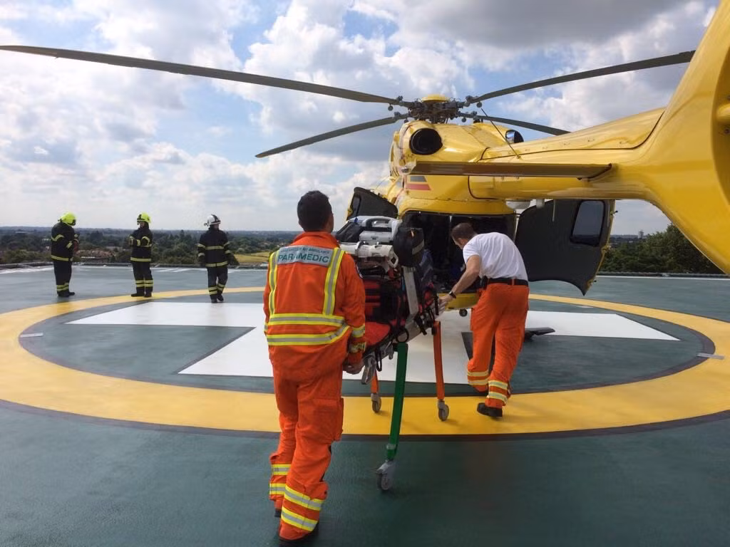 Ngoài ra, Bệnh viện Broomfield còn đầu tư bãi đáp trực thăng trên sân thượng từ năm 2007. Ảnh: Twitter.