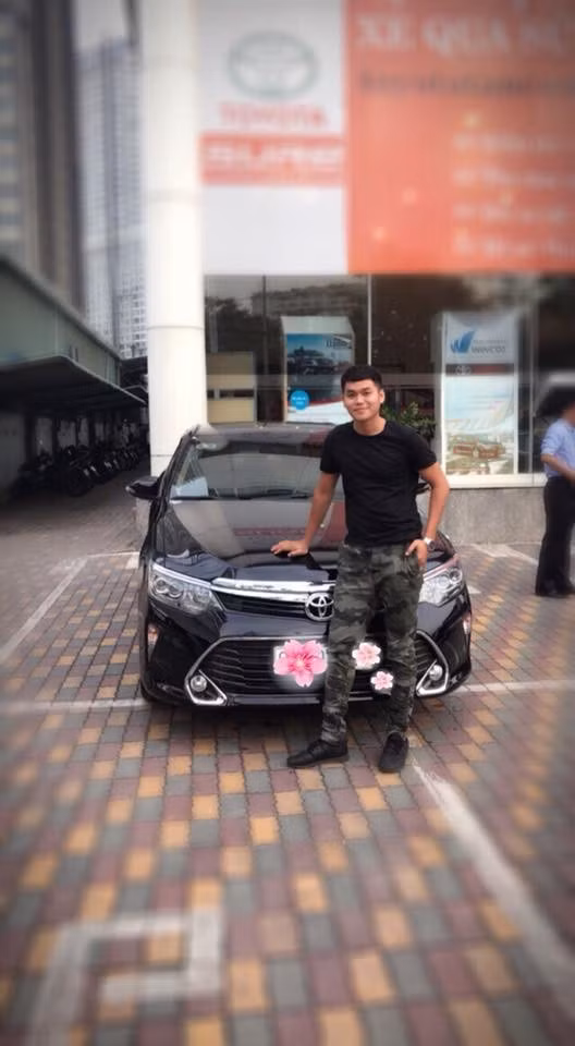 Phu quân kém tuổi của diễn viên Lê Phương đã vô cùng hạnh phúc trước món quà tâm lý từ vợ. Trên trang cá nhân Trung Kiên đã phải thốt lên rằng: "Cảm ơn vợ yêu về món quà sinh nhật sớm này nhen, anh hạnh phúc không tả nổi"