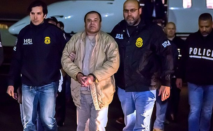 Joaquin “El Chapo” Guzman là ông trùm ma túy Mexico, kẻ đã buôn lậu hàng tấn thuốc phiện tới Mỹ. Năm 2001, El Chapo dùng ảnh hưởng của mình để trốn thoát khỏi nhà tù và cho tới gần 13 năm sau mới bị bắt lại. Tuy nhiên, nhà tù không "cầm chân" ông trùm ma túy này lâu khi El Chapo lại trốn thoát lần 2 bằng một đường hầm thông tới một công trường gần nhà tù. Tên tội phạm két tiếng sau đó lại bị bắt và hiện vẫn chưa trốn thoát được.