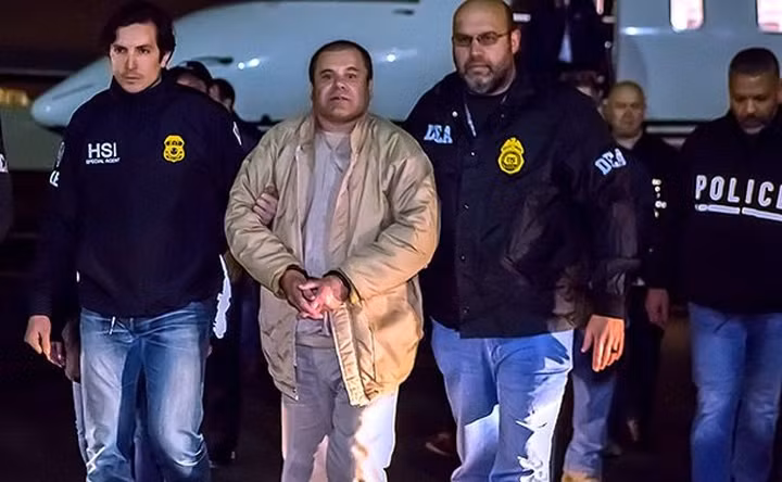 Joaquin “El Chapo” Guzman là ông trùm ma túy Mexico, kẻ đã buôn lậu hàng tấn thuốc phiện tới Mỹ. Năm 2001, El Chapo dùng ảnh hưởng của mình để trốn thoát khỏi nhà tù và cho tới gần 13 năm sau mới bị bắt lại. Tuy nhiên, nhà tù không "cầm chân" ông trùm ma túy này lâu khi El Chapo lại trốn thoát lần 2 bằng một đường hầm thông tới một công trường gần nhà tù. Tên tội phạm két tiếng sau đó lại bị bắt và hiện vẫn chưa trốn thoát được.