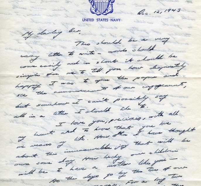 Trong suốt thời gian Bush ở chiến trường, cả hai vẫn thường xuyên trao đổi thư từ. Ngày 12/12/1943, khi đọc được thông tin đính hôn của mình trên báo, Bush đã viết thư cho Barbara: "Anh yêu em, kho báu của anh, bằng tất cả trái tim, và tình yêu của em là cả cuộc đời anh. Anh đã luôn nghĩ về ngày vui không gì đong đếm được của đôi mình trong tương lai, và con cái chúng ta sẽ rất may mắn khi có một người mẹ như em". Ảnh: Getty.