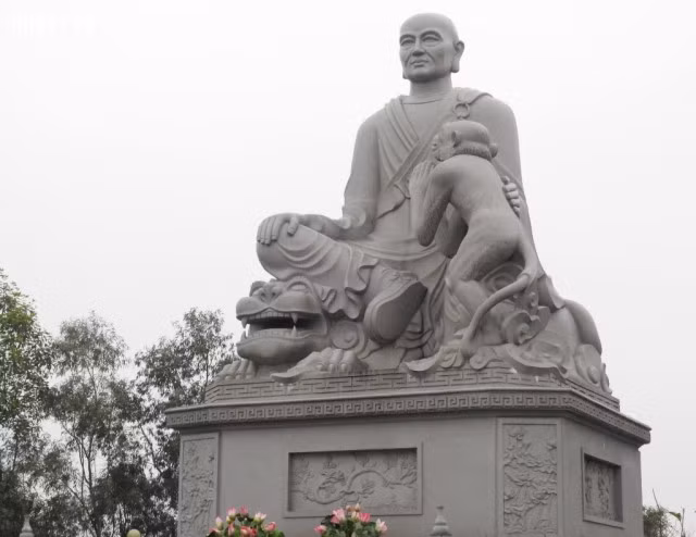 Nha tien tri trai 3 trieu dai, doan van menh nuoc Viet nhu than