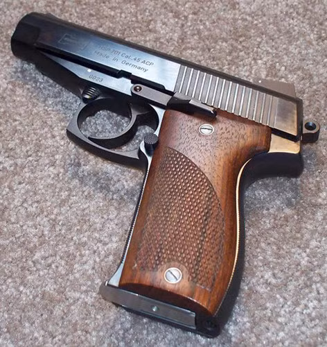 Đây không phải là loại vũ khí sản xuất hàng loạt. HSP 701 được chế tạo với số lượng rất hạn chế (chưa đến 30 khẩu một năm). Ảnh: Thehighroad.