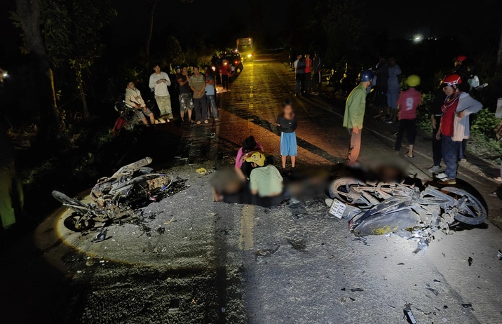  Hai xe máy tông trực diện, 3 người chết tại chỗ: Chiều 25/10, tại đường liên xã Ia Lâu đi Ia Ga đoạn qua thôn Pác Bó, xã Ia Lâu, huyện Chư Prông, tỉnh Gia Lai xảy ra vụ va chạm giao thông giữa 2 xe máy khiến 3 trong số 4 người chết tại chỗ. Vụ va chạm trên cách trụ sở xã Ia Lâu khoảng 500m. Các nạn nhân chết được xác định gồm: Nay K. (13 tuổi, trú tại làng Tu 2, xã Ia Ga), Rơ Mah T. (17 tuổi), Rơ Mah Tuen (22 tuổi). Nạn nhân bị thương là Siu Ngư (18 tuổi, đều trú tại làng Tu, xã Ia Ga, huyện Chư Prông). 