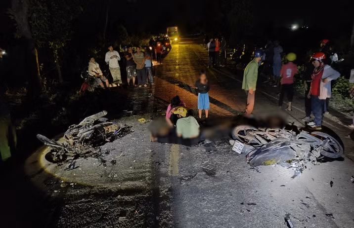  Hai xe máy tông trực diện, 3 người chết tại chỗ: Chiều 25/10, tại đường liên xã Ia Lâu đi Ia Ga đoạn qua thôn Pác Bó, xã Ia Lâu, huyện Chư Prông, tỉnh Gia Lai xảy ra vụ va chạm giao thông giữa 2 xe máy khiến 3 trong số 4 người chết tại chỗ. Vụ va chạm trên cách trụ sở xã Ia Lâu khoảng 500m. Các nạn nhân chết được xác định gồm: Nay K. (13 tuổi, trú tại làng Tu 2, xã Ia Ga), Rơ Mah T. (17 tuổi), Rơ Mah Tuen (22 tuổi). Nạn nhân bị thương là Siu Ngư (18 tuổi, đều trú tại làng Tu, xã Ia Ga, huyện Chư Prông). 