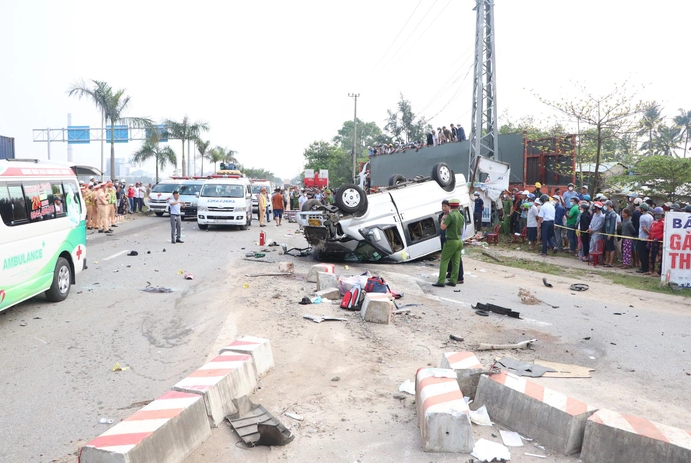  Tai nạn 10 người tử vong: Rạng sáng 14/2, tại ngã tư giao nhau giữa đường Võ Chí Công và đường Hậu cần Cảng Tam Hiệp (thôn Mỹ Bình, xã Tam Hiệp, huyện Núi Thành, tỉnh Quảng Nam) xảy ra vụ tai nạn giao thông khiến 21 người thương vong. Thời điểm trên, xe khách 16 chỗ ngồi (do ông Phạm Đức Hậu - SN 1975; trú xã Nghĩa Hà, TP Quảng Ngãi, tỉnh Quảng Ngãi - điều khiển) lưu thông trên đường Võ Chí Công theo hướng từ Quảng Ngãi đi Đà Nẵng, chở theo 20 người, xảy ra va chạm với xe đầu kéo (do ông Trần Minh Nhật - SN 1982; trú xã Tam Xuân 1, huyện Núi Thành - điều khiển) trên đường Hậu cần Cảng Tam Hiệp theo hướng từ Quốc lộ 1 đi Cảng Tam Hiệp. Vụ tai nạn khiến tài xế Hậu và 9 người trên xe khách tử vong, 11 người khác bị thương.