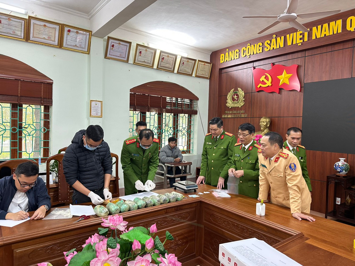 Lai Chau: Bat Truong ban Mat tran To quoc, thu giu gan 10kg thuoc phien-Hinh-2