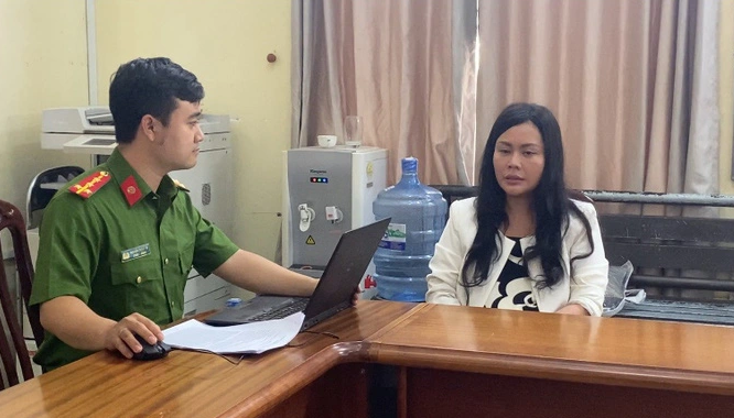  Giả danh cán bộ Thanh tra Chính phủ, lừa 10 tỷ đồng: Phạm Thái Mai Hương (40 tuổi, ngụ TP HCM) tự giới thiệu là cán bộ công tác tại Thanh tra Chính phủ, có quan hệ quen biết nhiều cơ quan trung ương và công an nên có thể "lo lót", can thiệp được các vụ án lừa đảo chiếm đoạt tài sản, nếu nạn nhân muốn lấy lại được tài sản thì phải đưa cho Hương một số tiền. Sau khi nạn nhân tin tưởng, đưa tiền thì Hương chiếm đoạt tiền của nạn nhân. Với thủ đoạn như trên, Hương đã chiếm đoạt số tiền hơn 10 tỷ đồng. Đầu tháng 11/2023, Hương bị Công an TP HCM bắt khẩn cấp.