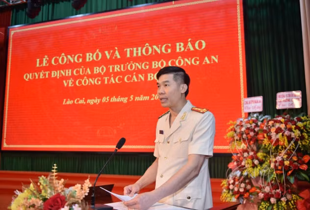 Ngày 5/5, Công an tỉnh Lào Cai tổ chức lễ công bố và thông báo quyết định của bộ trưởng Bộ Công an về công tác cán bộ. Theo đó, Bộ trưởng Bộ Công an quyết định điều động Đại tá Lưu Hồng Quảng - giám đốc Công an tỉnh Lào Cai - đến nhận công tác mới tại Bộ Công an. Đồng thời công bố quyết định điều động, bổ nhiệm Đại tá Cao Minh Huyền - Phó Giám đốc Công an tỉnh Nghệ An - giữ chức vụ Giám đốc Công an tỉnh Lào Cai. 