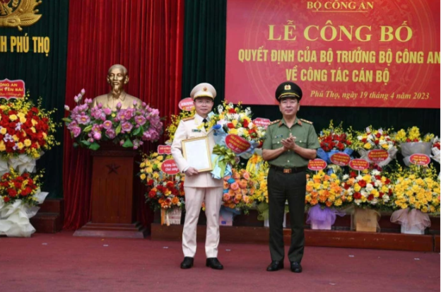 Đại tá Nguyễn Minh Tuấn sinh năm 1975; quê quán huyện Hoằng Hóa, tỉnh Thanh Hóa. Trước khi được điều động, luân chuyển, bổ nhiệm giữ chức vụ Giám đốc Công an tỉnh Phú Thọ, Đại tá Nguyễn Minh Tuấn giữ chức vụ Cục phó Cục Kế hoạch và Tài chính, Bộ công an. 