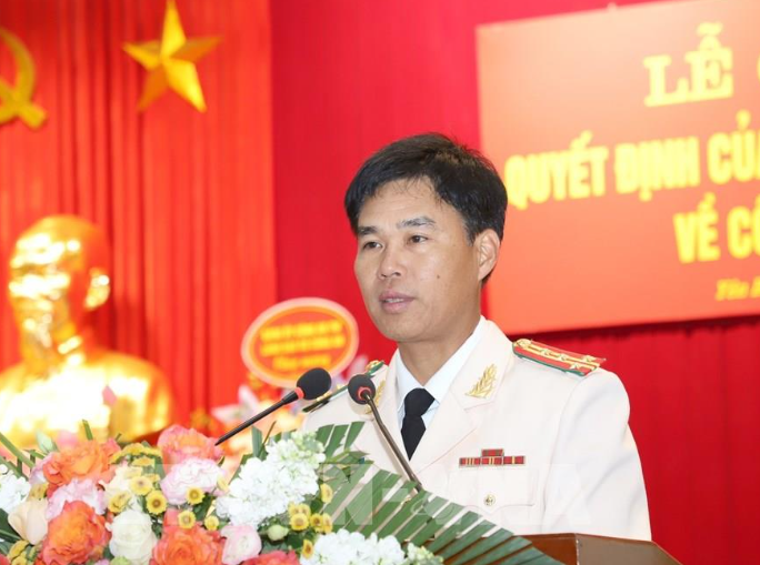 Đại tá Lê Việt Thắng, sinh năm 1972, quê quán tại Văn Giang, tỉnh Hưng Yên; Thạc sỹ Luật; Cao cấp lý luận chính trị; được đào tạo cơ bản, trưởng thành từ cơ sở và thực tiễn công tác, có bản lĩnh chính trị vững vàng. Trên mỗi cương vị công tác, đồng chí luôn nêu cao tinh thần trách nhiệm, vượt qua mọi khó khăn, thử thách, lập nhiều thành tích, chiến công. Đại tá Lê Việt Thắng luôn có lập trường tư tưởng vững vàng, tinh thần trách nhiệm cao, tận tụy với công việc, có năng lực, kinh nghiệm trong công tác nghiệp vụ cũng như trong lãnh đạo, chỉ đạo. 