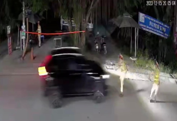 Ha Nam: Nam tai xe lao thang vao 2 CSGT dang do nong do con