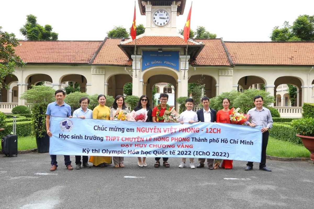 Hai hoc sinh dat huy chuong quoc te xac nhan nhap hoc DH Khoa hoc Tu nhien